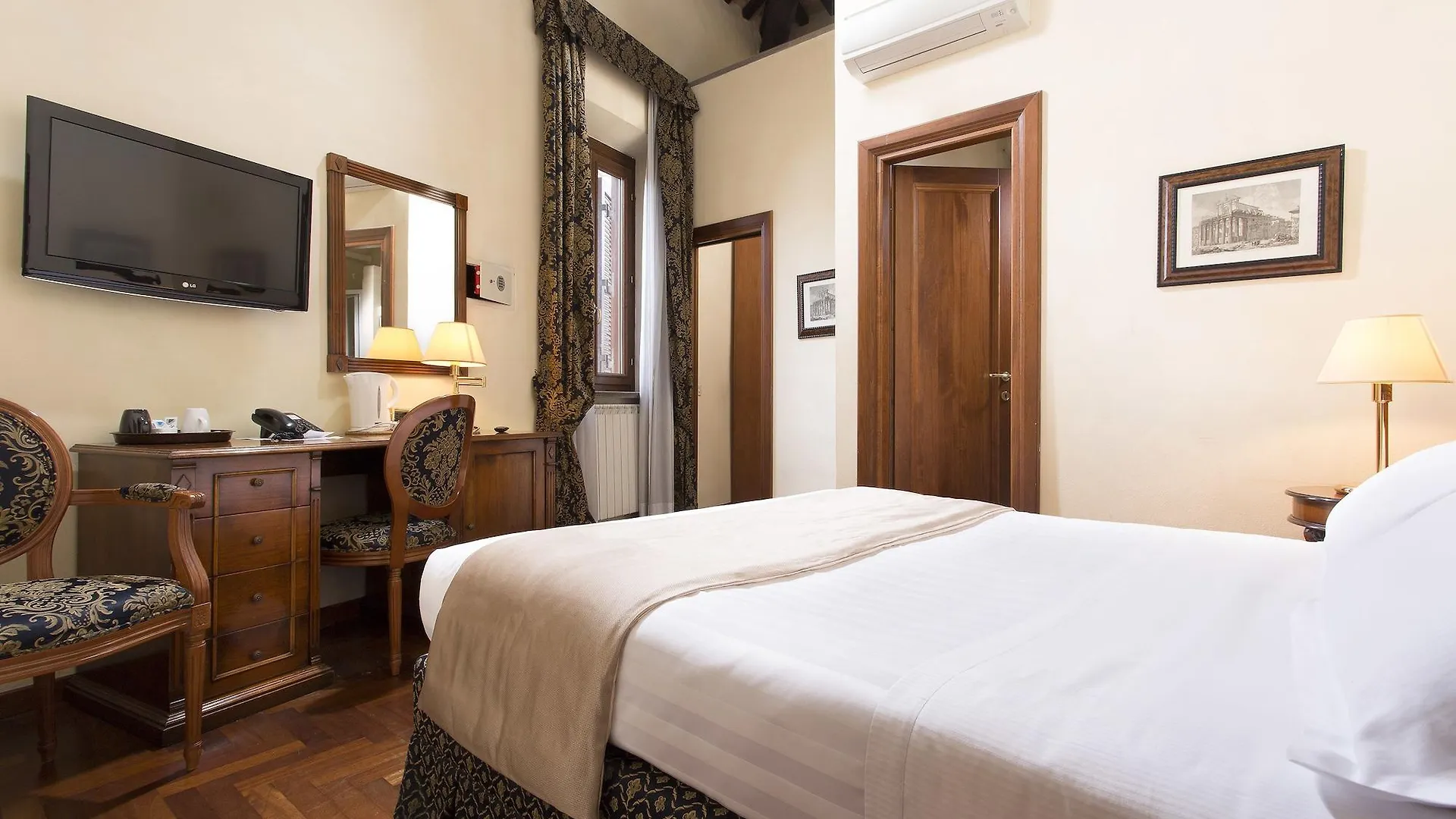 Hotel Teatro Pace Rome 3*,